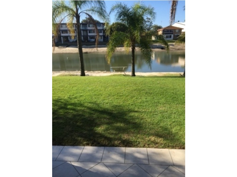 2/10 Akeringa Place, Mooloolaba QLD 4557