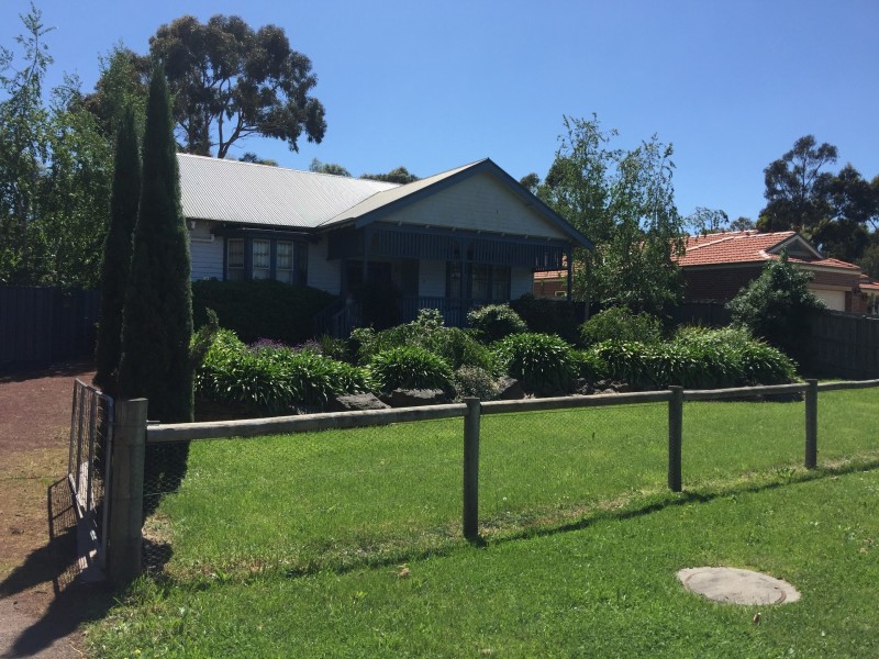 18 Morrow Rd, Gisborne South VIC 3437