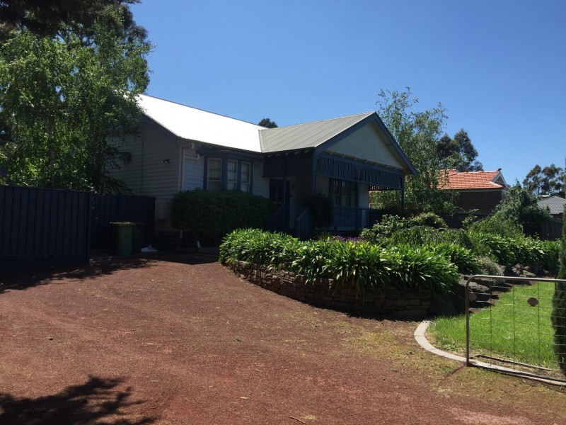 18 Morrow Rd, Gisborne South VIC 3437