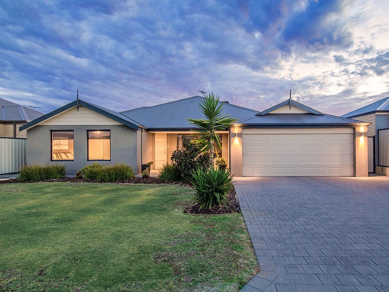 10 Bamburgh Turn, Meadow Springs WA 6210