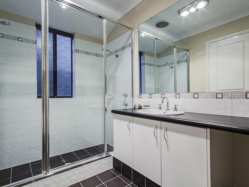 10 Bamburgh Turn, Meadow Springs WA 6210