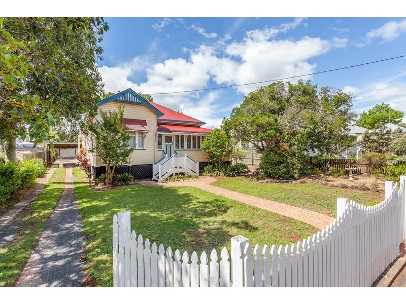 71 Bridge Street, Mount Lofty QLD 4350