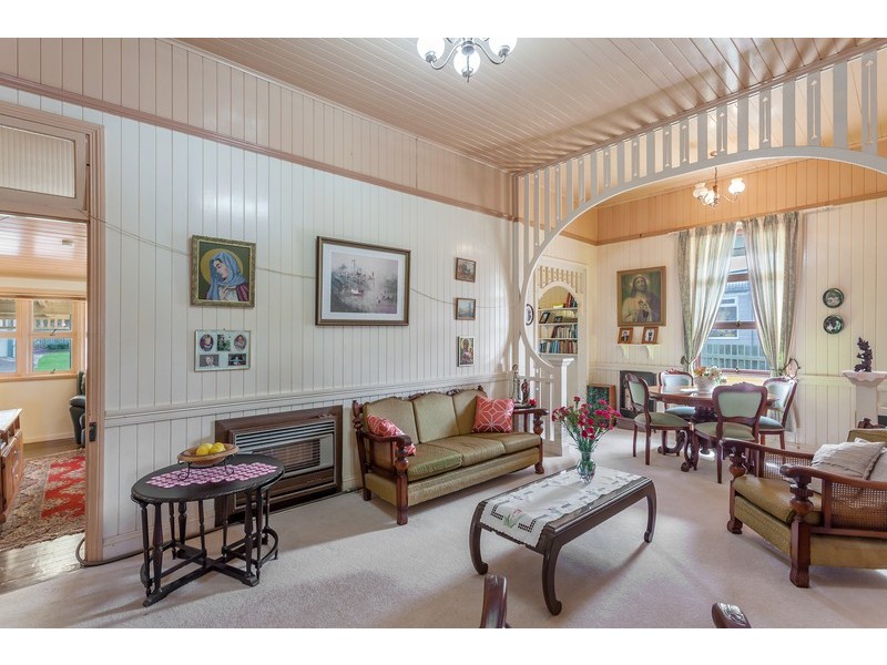 71 Bridge Street, Mount Lofty QLD 4350