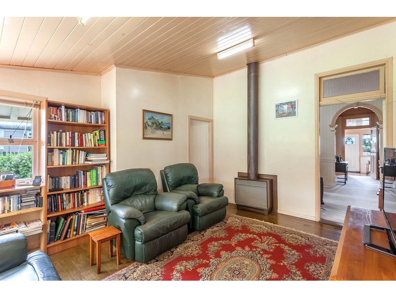 71 Bridge Street, Mount Lofty QLD 4350