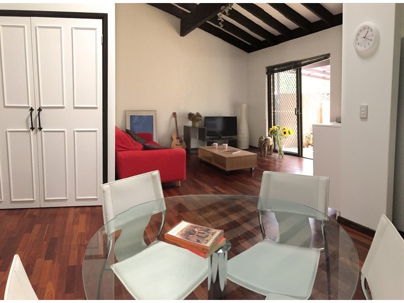 2/4 Birdwood Avenue, Como WA 6152