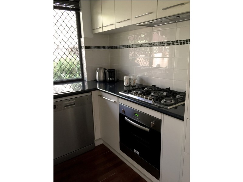 2/4 Birdwood Avenue, Como WA 6152