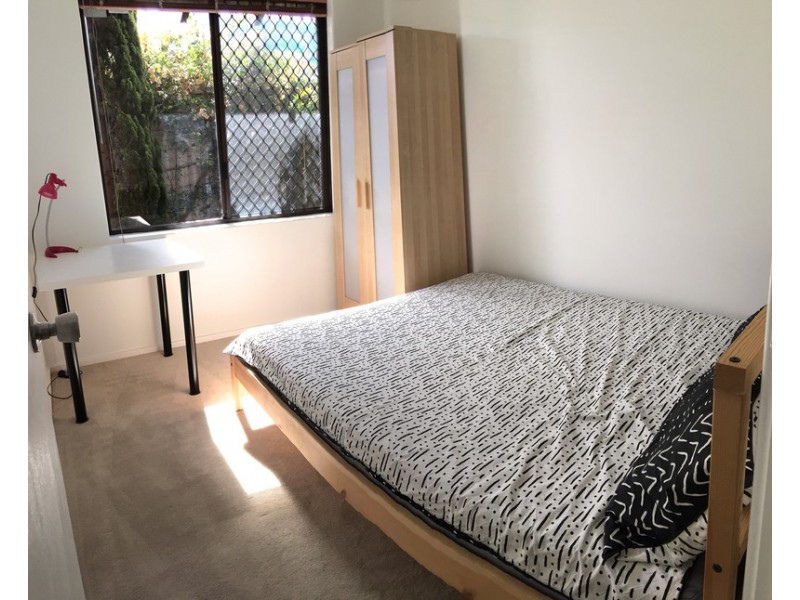 2/4 Birdwood Avenue, Como WA 6152