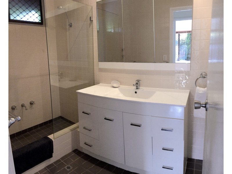 2/4 Birdwood Avenue, Como WA 6152