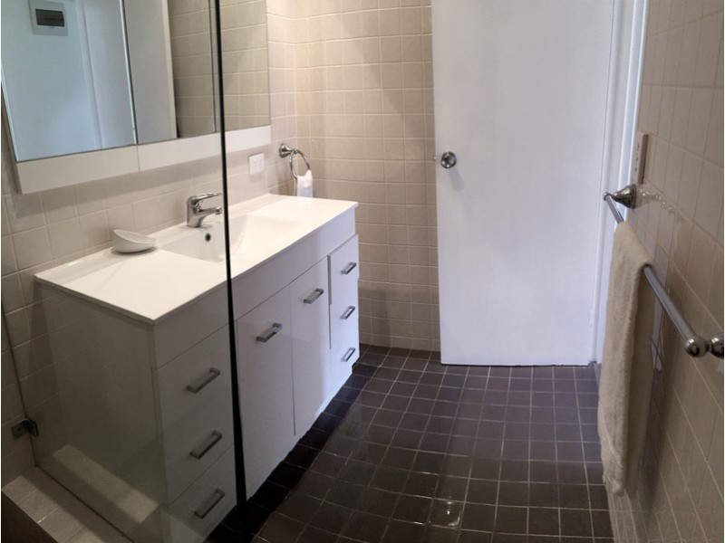 2/4 Birdwood Avenue, Como WA 6152