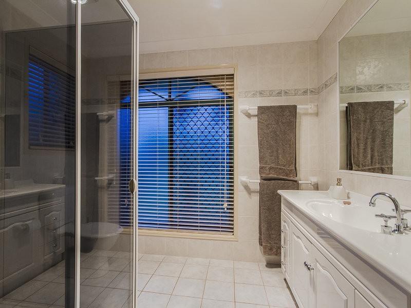 12 Audrey Ave, Helensvale QLD 4212