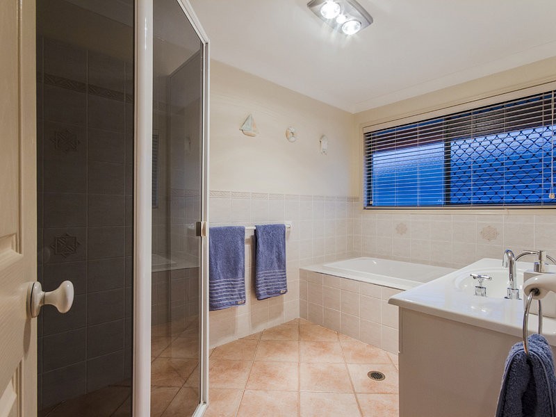 12 Audrey Ave, Helensvale QLD 4212