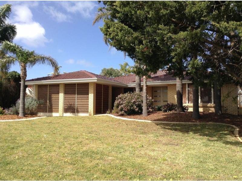 24 Kingfisher Drive, Halls Head WA 6210