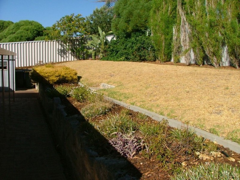 24 Kingfisher Drive, Halls Head WA 6210