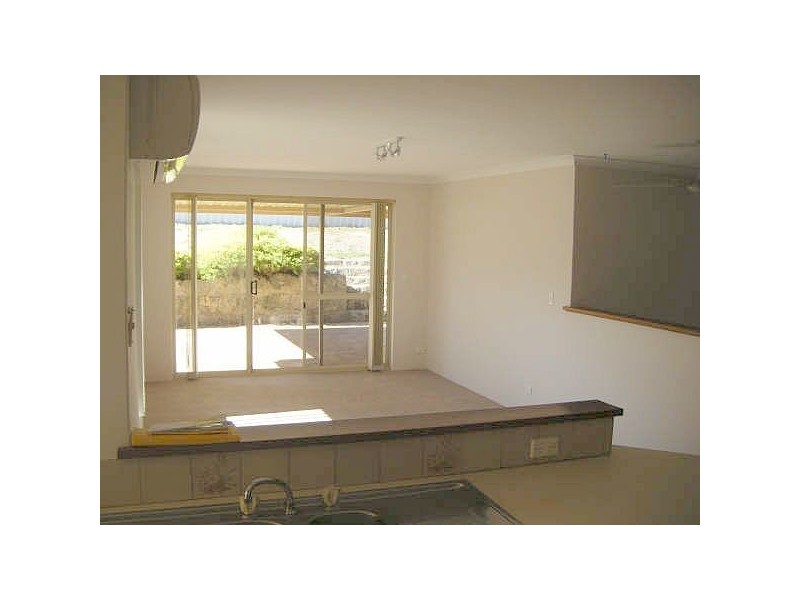 24 Kingfisher Drive, Halls Head WA 6210