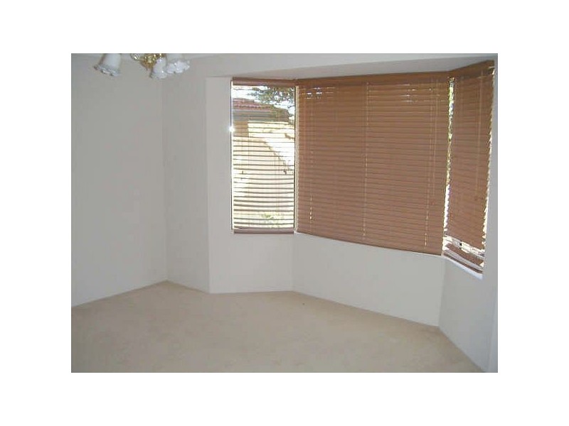 24 Kingfisher Drive, Halls Head WA 6210