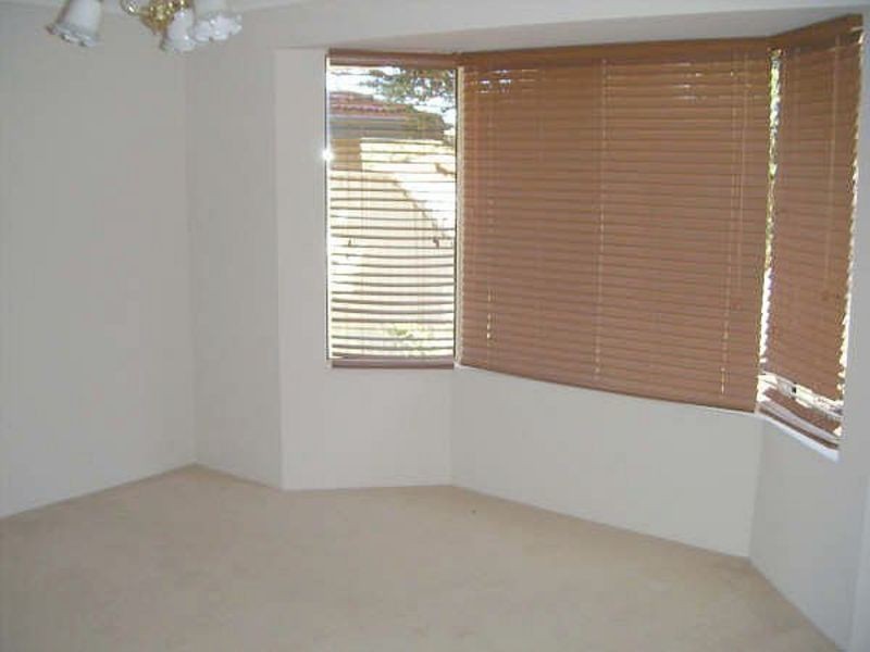 24 Kingfisher Drive, Halls Head WA 6210