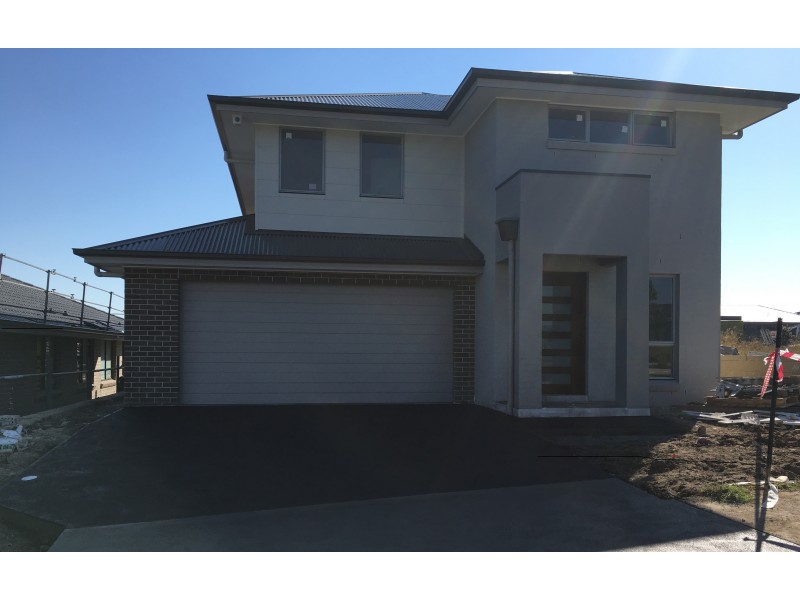 8 Francevic street, Oran Park NSW 2570