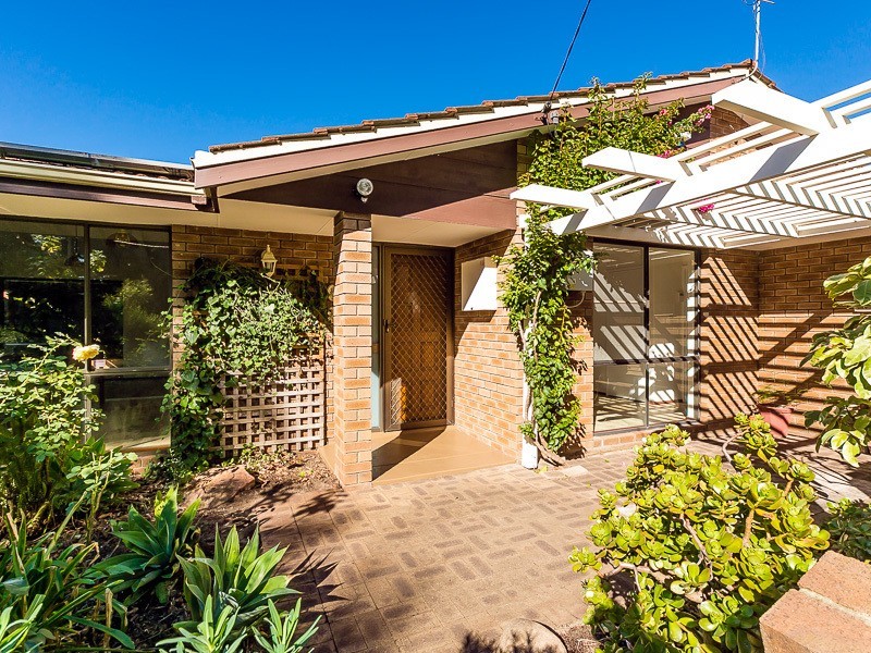 8 Hunter Drive, Lesmurdie WA 6076