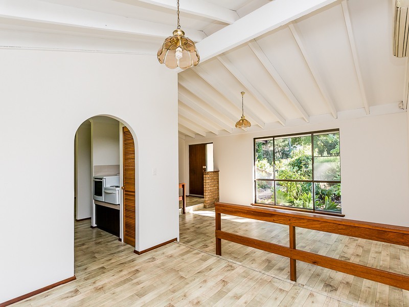 8 Hunter Drive, Lesmurdie WA 6076