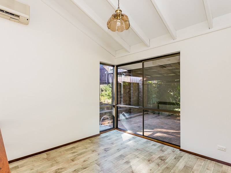 8 Hunter Drive, Lesmurdie WA 6076