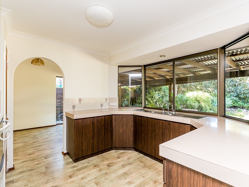 8 Hunter Drive, Lesmurdie WA 6076