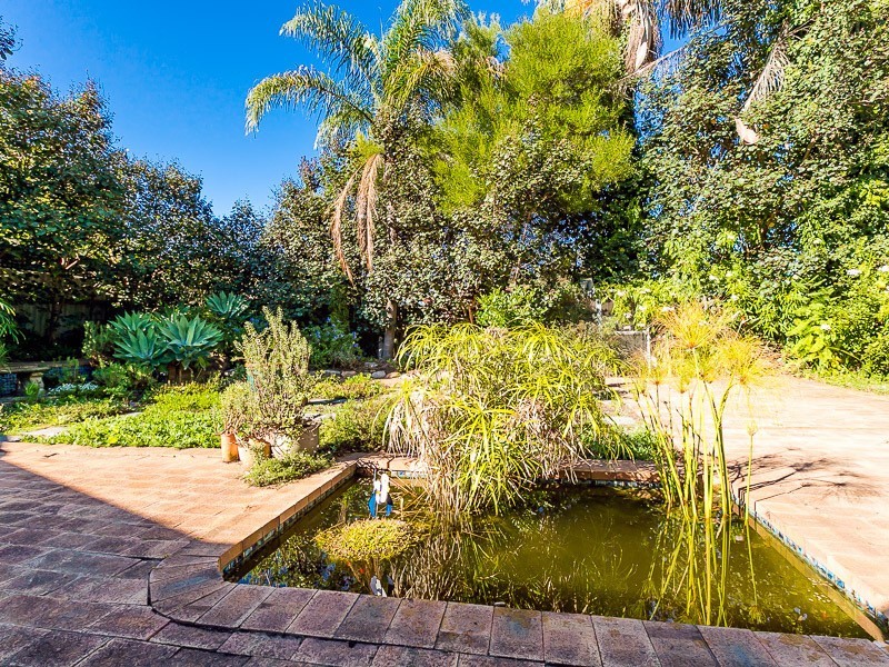 8 Hunter Drive, Lesmurdie WA 6076