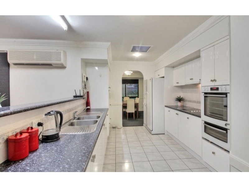 76 GOLDEN AVENUE, Calamvale QLD 4116