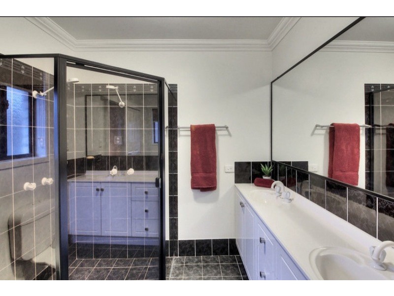 76 GOLDEN AVENUE, Calamvale QLD 4116