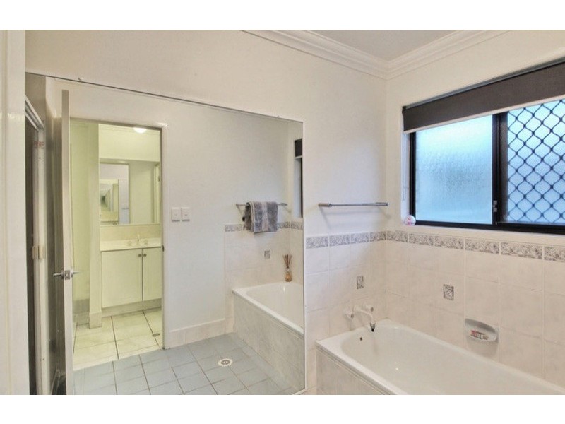 76 GOLDEN AVENUE, Calamvale QLD 4116