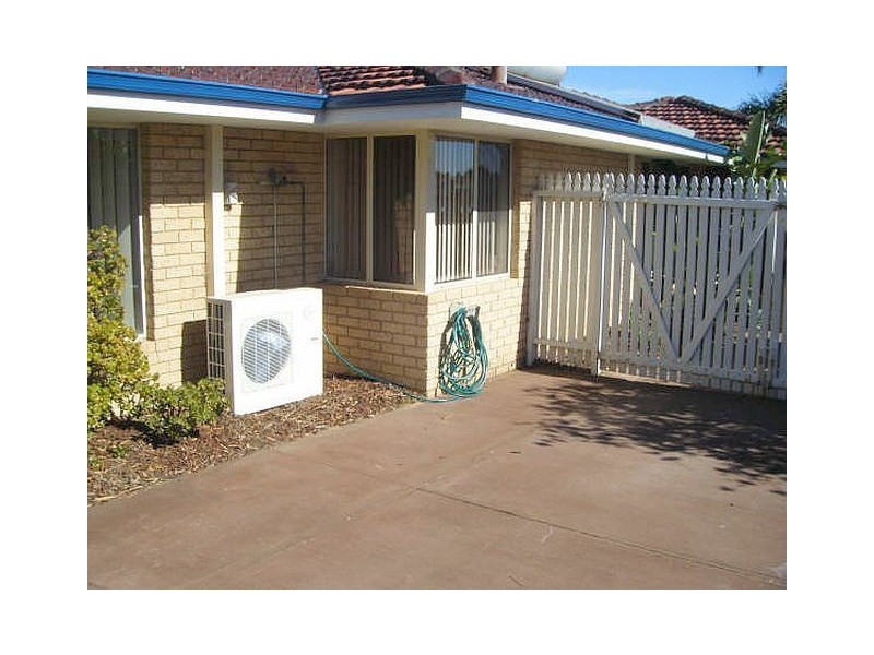 24 Kingfisher Drive, Halls Head WA 6210