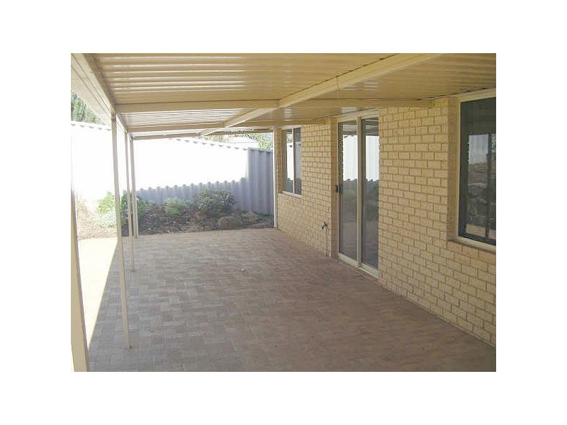 24 Kingfisher Drive, Halls Head WA 6210