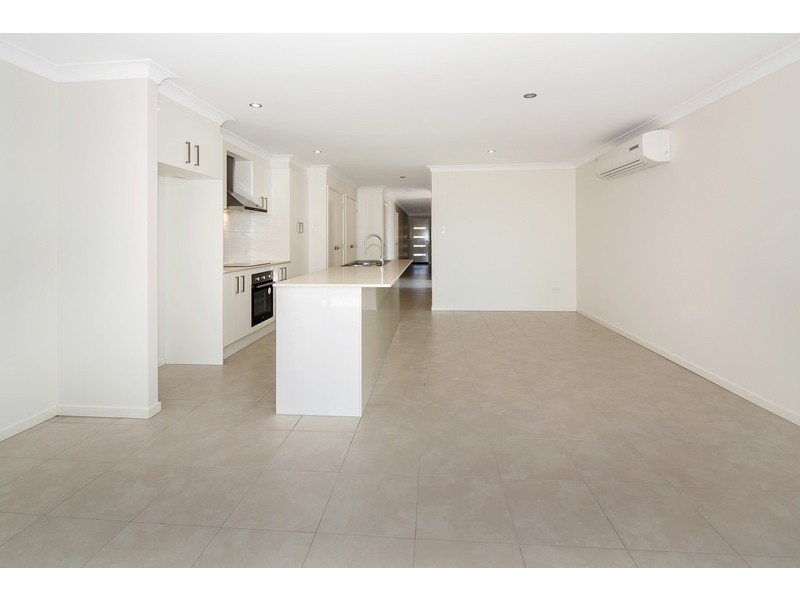 2/37 Lorikeet Parade, Dakabin QLD 4503