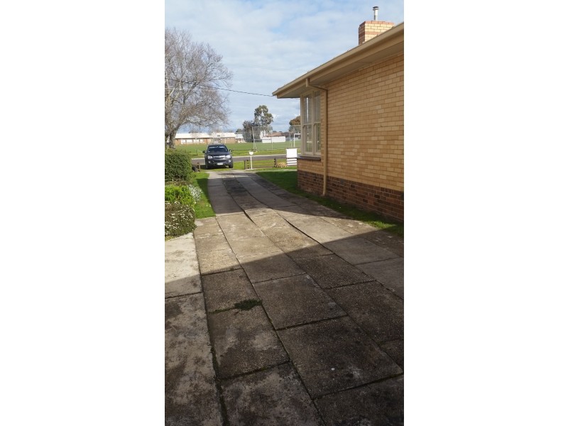 8  Winter Street, Newington VIC 3350