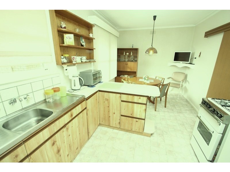 8  Winter Street, Newington VIC 3350