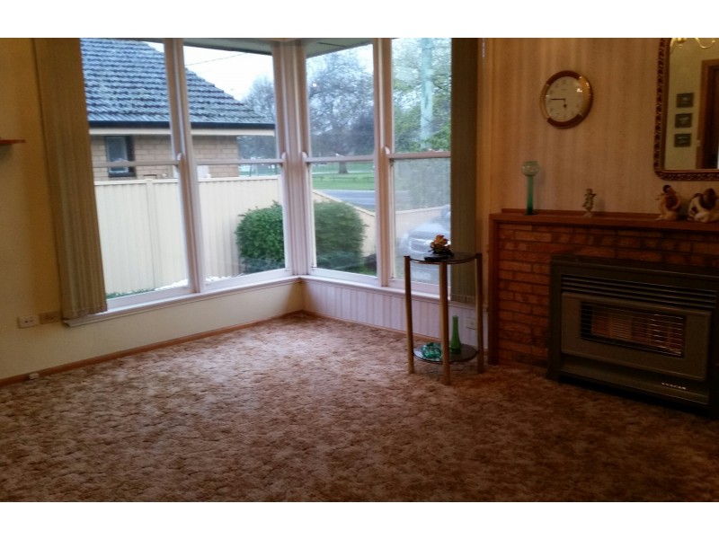 8  Winter Street, Newington VIC 3350