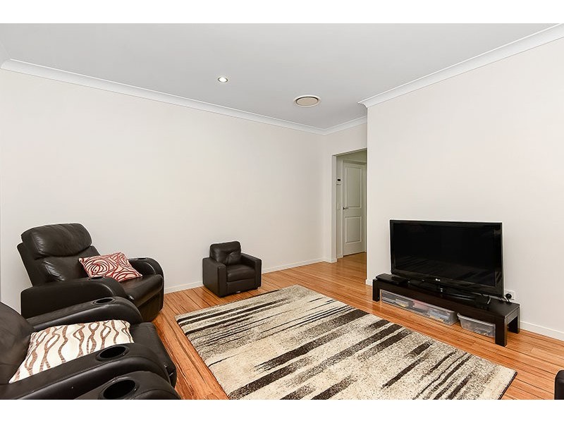 8 Berrima Street, Regents Park QLD 4118