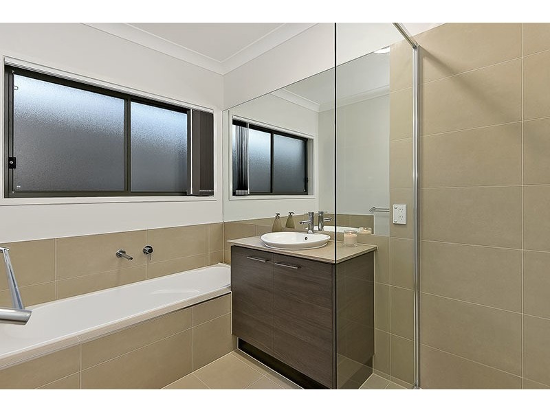 8 Berrima Street, Regents Park QLD 4118