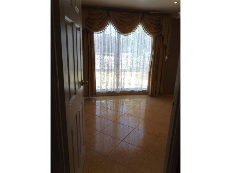 5 Orsino Place, Rosemeadow NSW 2560