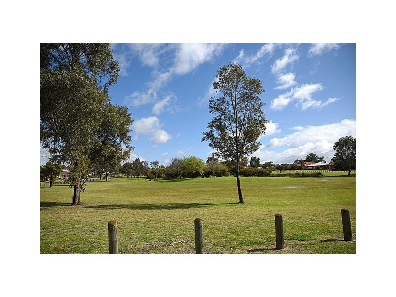 24 Barossa Gardens, Caversham WA 6055