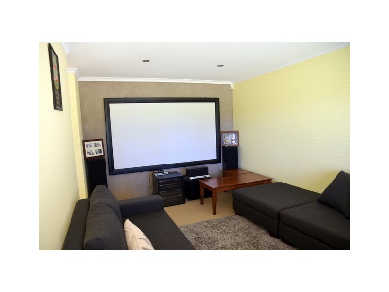 24 Barossa Gardens, Caversham WA 6055