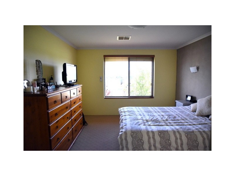 24 Barossa Gardens, Caversham WA 6055