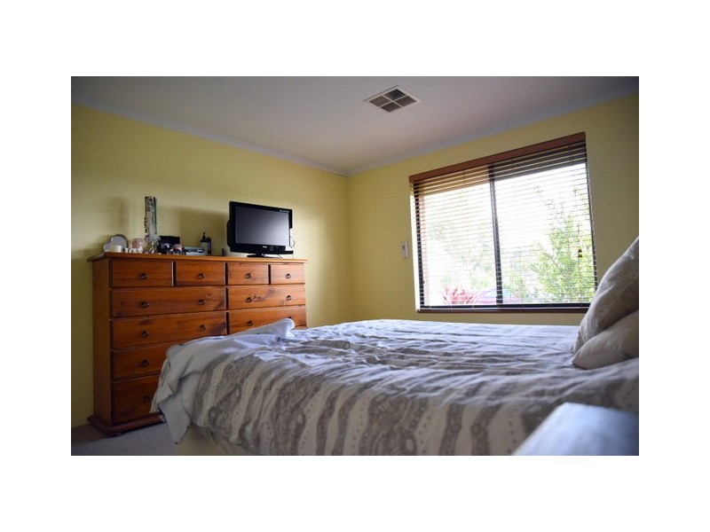 24 Barossa Gardens, Caversham WA 6055