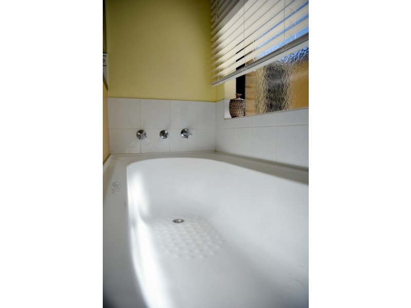 24 Barossa Gardens, Caversham WA 6055