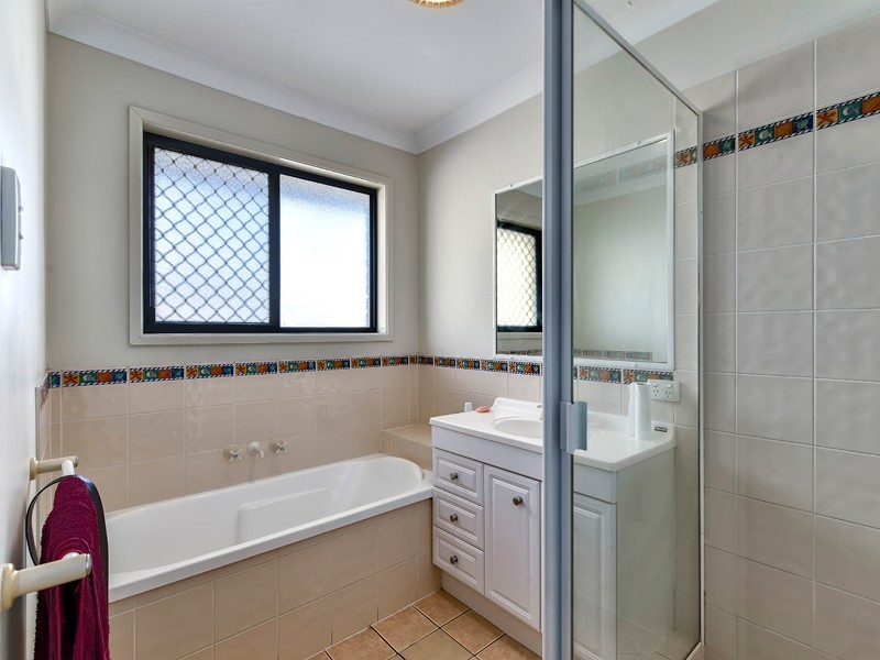 12 Hilldean Drive, Raceview QLD 4305