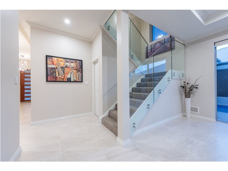 8 Serengti Drive, Landsdale WA 6065