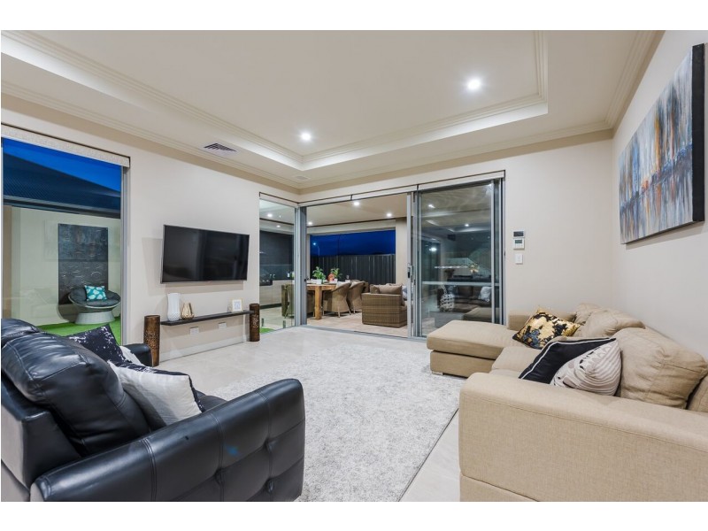 8 Serengti Drive, Landsdale WA 6065