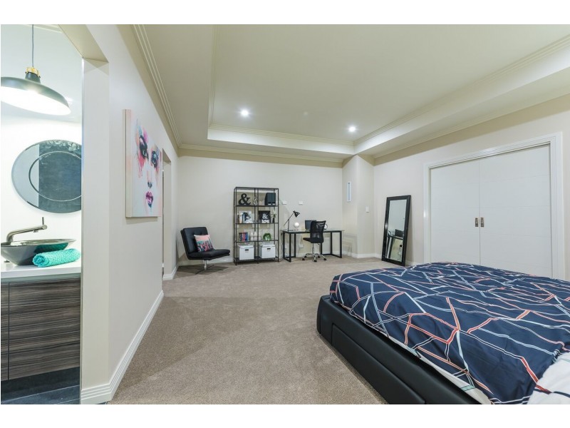 8 Serengti Drive, Landsdale WA 6065