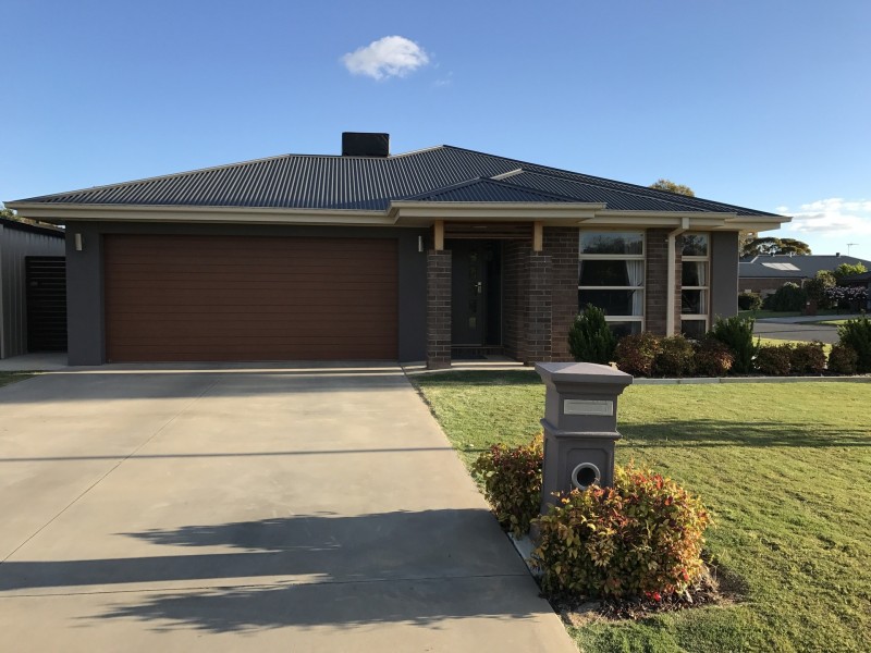 2 Bundoora Avenue, Jerilderie NSW 2716