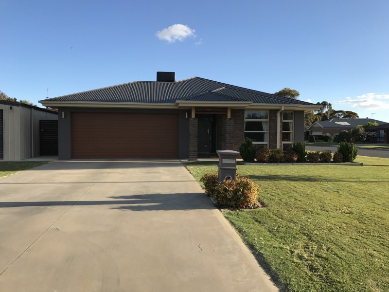 2 Bundoora Avenue, Jerilderie NSW 2716