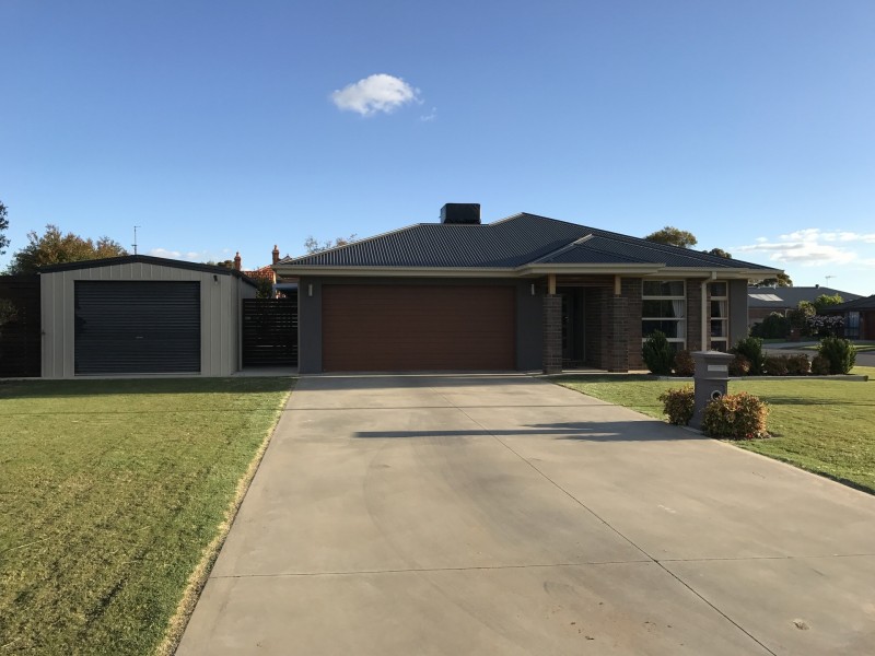 2 Bundoora Avenue, Jerilderie NSW 2716